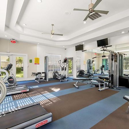 Comfy And Spacious 1Br W Pool Gym Workspace แบรเดนตัน ภายนอก รูปภาพ