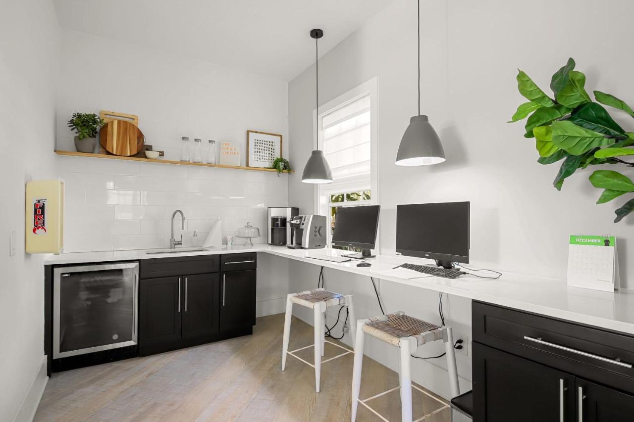 Comfy And Spacious 1Br W Pool Gym Workspace แบรเดนตัน ภายนอก รูปภาพ